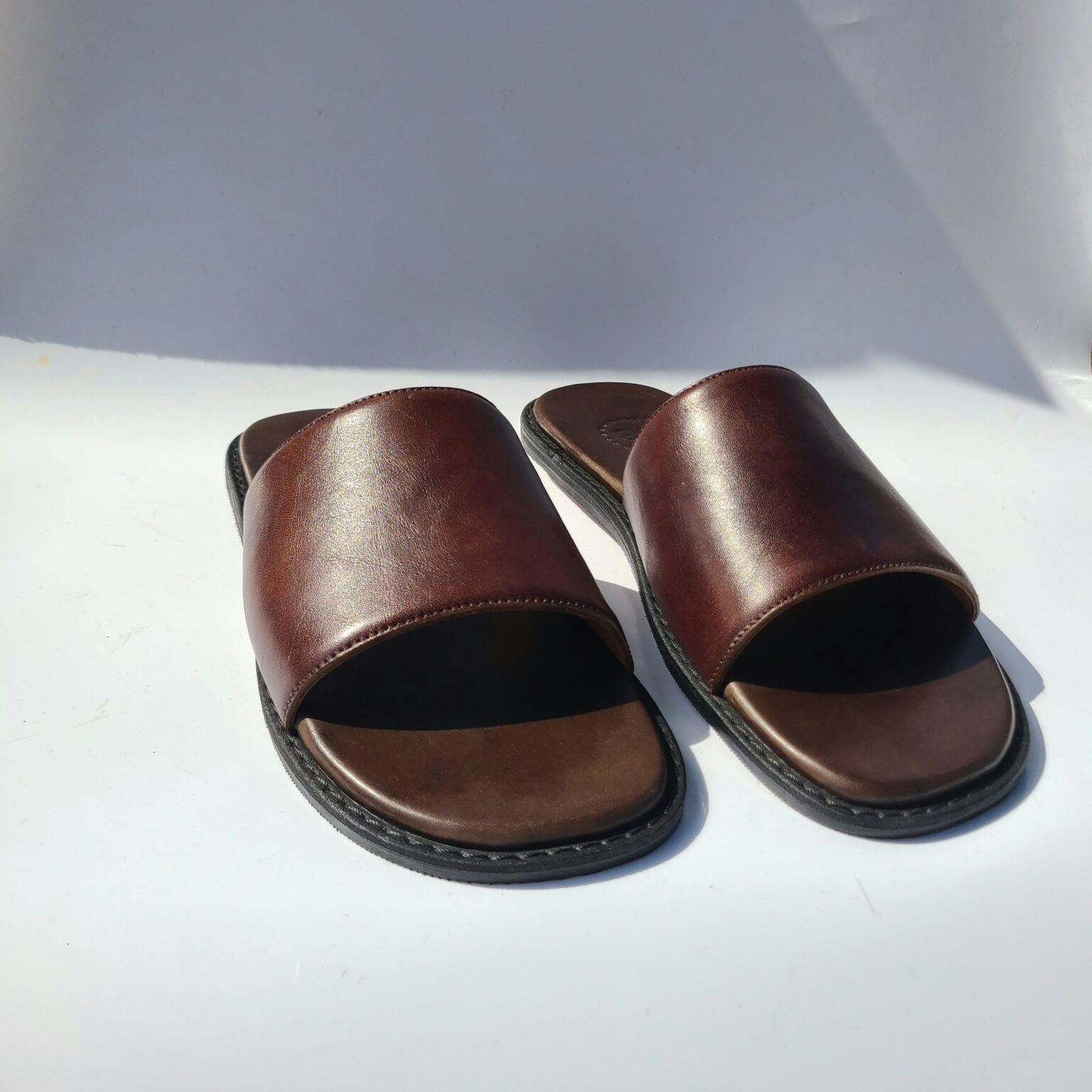 Brown Leather Slippers – Handmade for Daily Style & Durability.