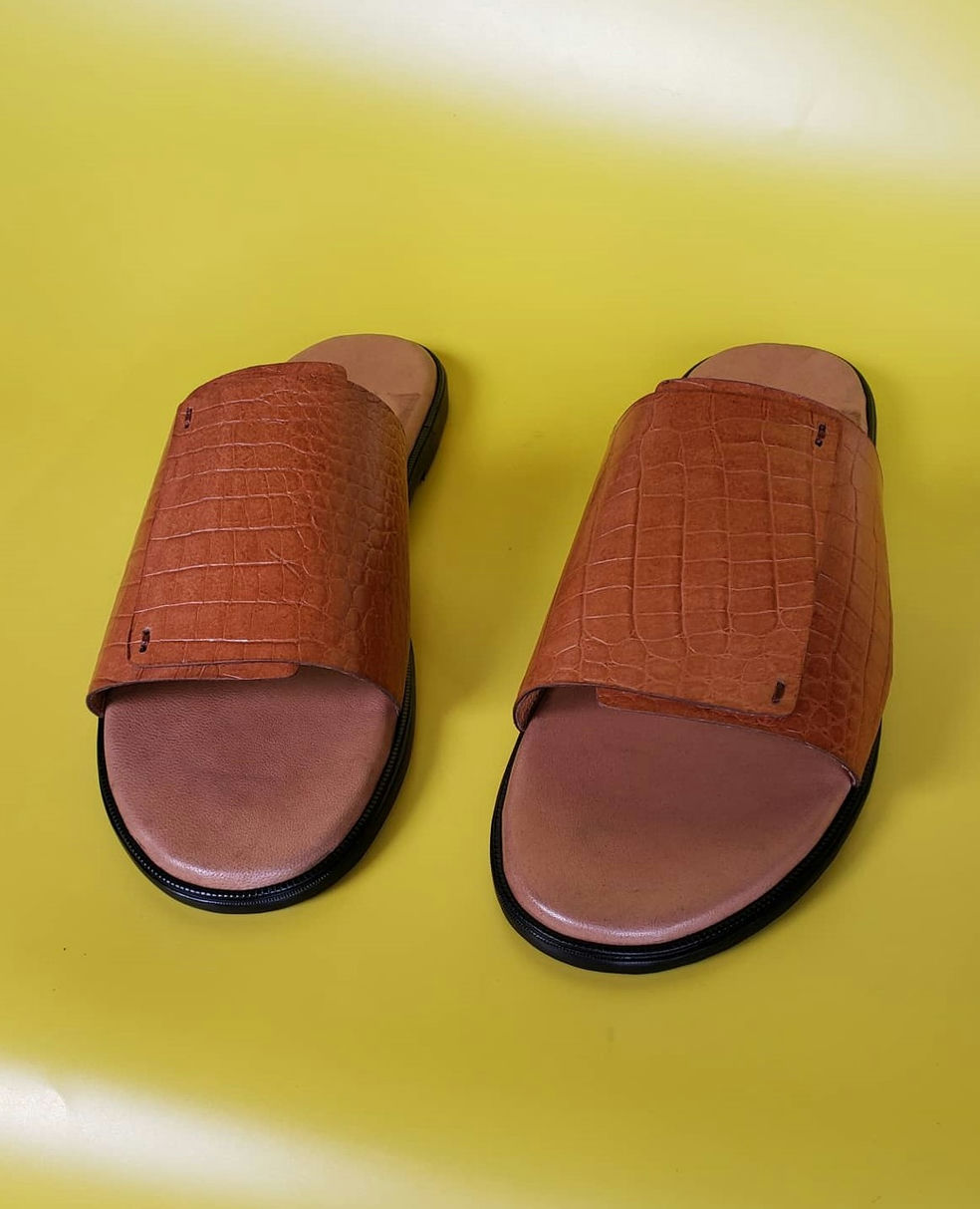 Ddle-CROCS-LEATHER-SLIPPERS