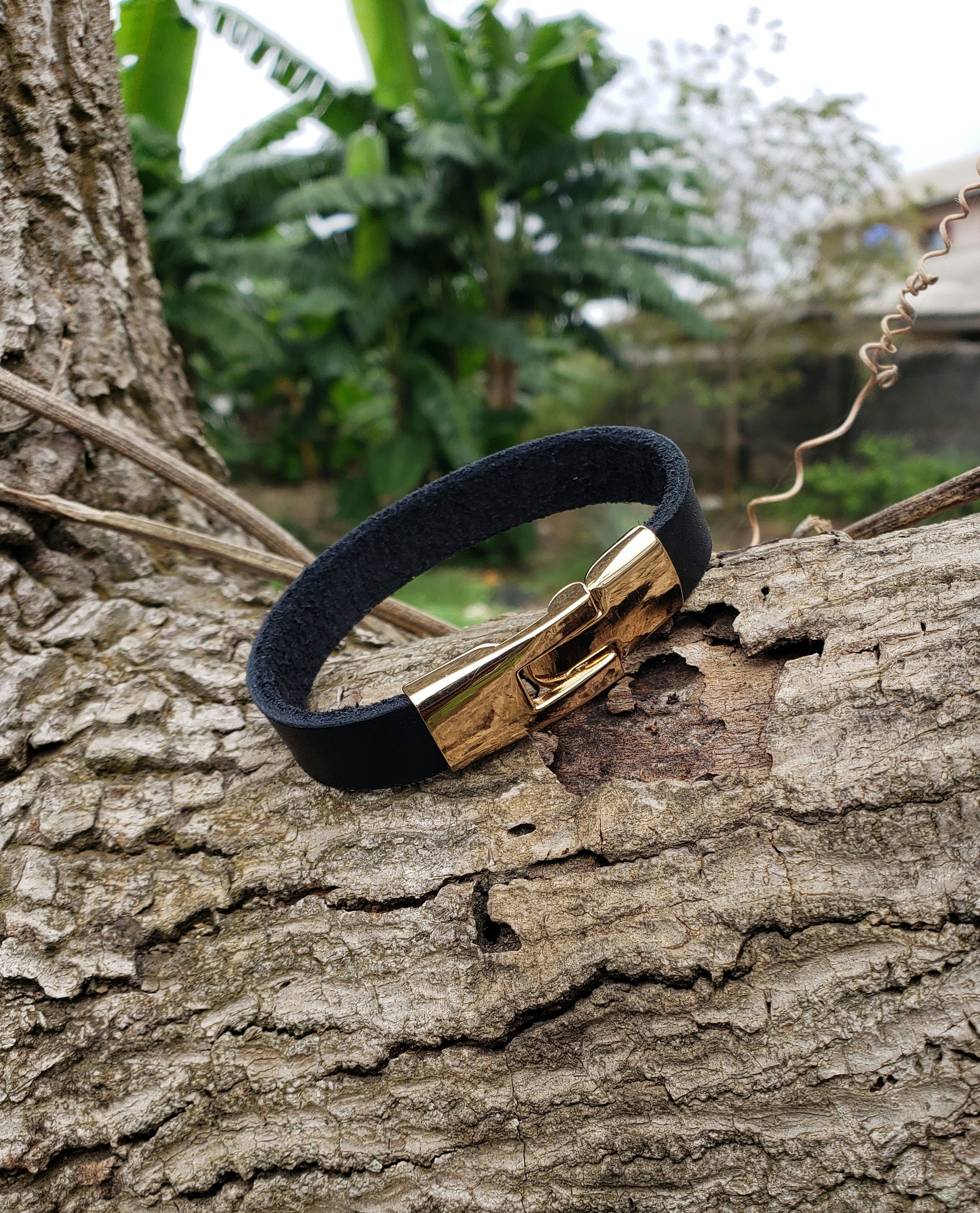 PRY シュウトSculpted Leather Buckle Bracelet PRY シュウトSculpted